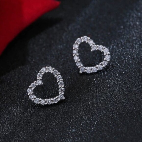 Earrings jewelry heart romantic sparkle sparkly 925 sterling silver studs stud - Picture 1 of 2